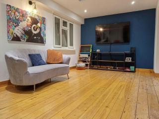 Charming 4B Bungalow w/ Garden Near Beach & Downs - Lancing - 3