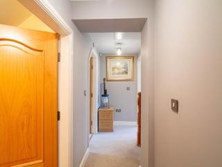 Exclusive 3-Bedroom Villa in Sheffield - 1
