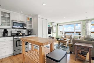 Oceanfront Getaway with Deck Steps to Provincetown Fun - Provincetown - 8