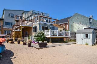 Oceanfront Getaway with Deck Steps to Provincetown Fun - Provincetown - 9