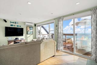 Oceanfront Getaway with Deck Steps to Provincetown Fun - Provincetown - 3