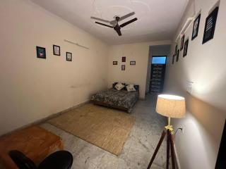 Vamika HOMESTAY - New Delhi - 5