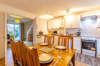 NEW! 2BR House with Free Parking, WiFi, Smart TV - Leamington Spa - 9