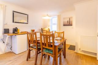 NEW! 2BR House with Free Parking, WiFi, Smart TV - Leamington Spa - 5