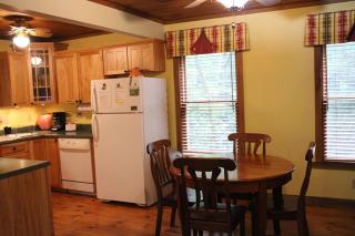 Hemlock Hideaway - 3