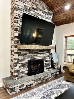 Cozy 3 BR Cabin with Pond on 3 acres - New River Gorge - Summersville Lake - 2