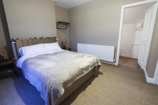 Modern 4-Bed Home Sleeps 8 Close to City Centre Parking Available - exc restricted hours - Nottingham - 7