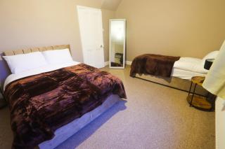 Modern 4-Bed Home Sleeps 8 Close to City Centre Parking Available - exc restricted hours - Nottingham - 2