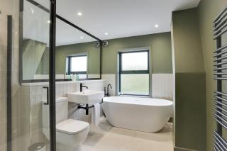 Luxury Two Bedroom Cottage - Bishops Stortford - 3