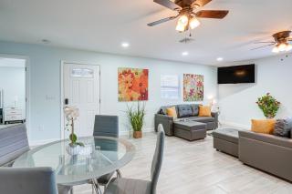 12 Mi to Dtwn Tampa Vibrant Home with Outdoor Space - Lutz - 4