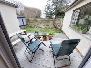 South Side at The Swallows - Elegant Double Bed Apartment - & optional extra - Single Bed Cabin - Max 3 people - 6