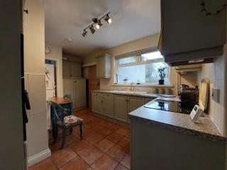 South Side at The Swallows - Elegant Double Bed Apartment - & optional extra - Single Bed Cabin - Max 3 people - 2