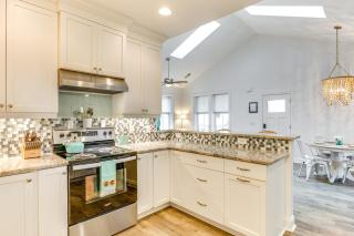 Walk to Beach Cottage with Yard in Kure Beach! - Kure Beach - 3