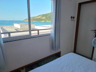 Apartamento com quarto com vista para o mar, quadra da praia - Arraial do Cabo - 7