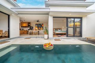 Chic Brand New 2BDR Villa with Luxe Pool - The Ultimate Canggu Escape! - Kerobokan - 2