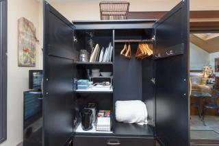 Cole's Bay Vacation Retreat Library Room - Victoria - 1