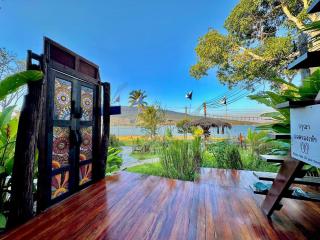 The Frog Cabana Resort - - 8