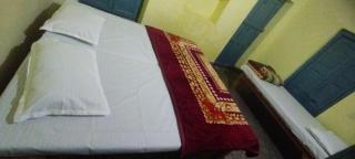 New Shri Viswanatham Guest House - Benares - 6