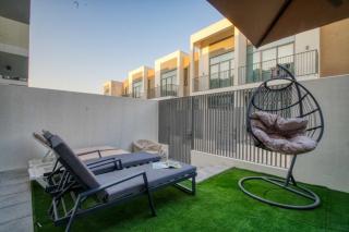 Golden Oasis- Luxury 3BR Villa with Maids Room - 9