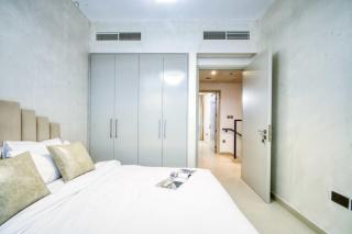 Golden Oasis- Luxury 3BR Villa with Maids Room - 7