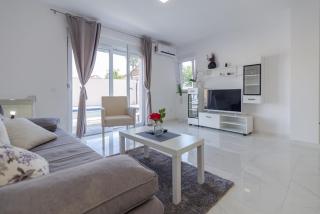 Villa Cecilia with heated pool - Gornji Vinjani - 1