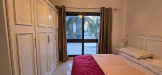 شقة فندقية عصرية بأجواء مريحة وتجربة استثنائية في مدينتي A stylish apartment for a unique and comfortable stay in madina - Madinaty - 1