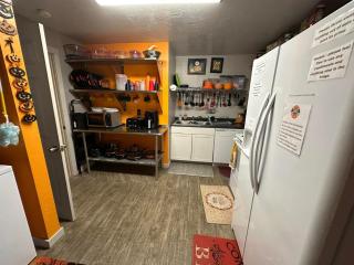 EZ 1 mile to Fort Sill! Pumpkin Cottage sleeps 9, grills, firepit, laundry - Lawton - 6