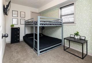 Fun Backyard Close to Downtown Pet Friendly 4BDRM - 2