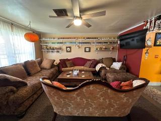 EZ 1 mile to Fort Sill! Pumpkin Cottage sleeps 9, grills, firepit, laundry - Lawton - 8