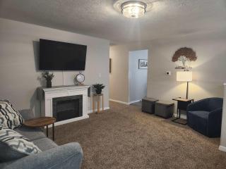 Modern and Cozy Space Near Columbus Attractions - 8