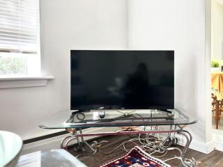Elegant Brand New Apartment in Central Burlington - Burlington - 5