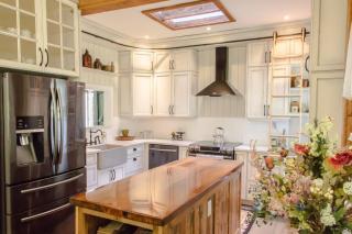 Luxury waterfront fairytale home -Carmen Elisabeth - Burlington - 0