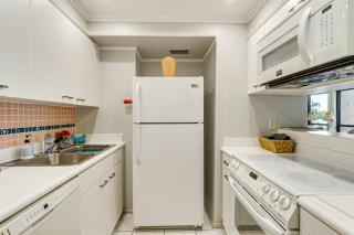 1 Mi to Siesta Beach Bayfront Condo with Pool! - Siesta Key - 4