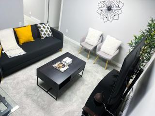 Private Basement Suite with comfort - 7