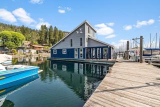 Charming Waterfront Float Home with Panoramic Lake Views - Athol - 7