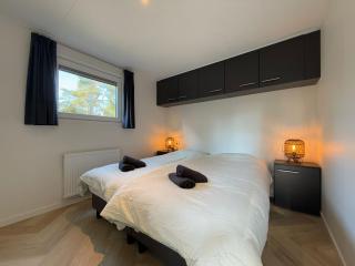 VELUWE HOLIDAY HOMES - With Community Swimming Pool, Bar, Restaurant, Bowling and Supermarket Facilities in the Veluwe National Park - Hoenderloo - 3