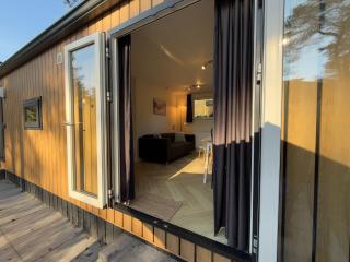 VELUWE HOLIDAY HOMES - With Community Swimming Pool, Bar, Restaurant, Bowling and Supermarket Facilities in the Veluwe National Park - Hoenderloo - 1