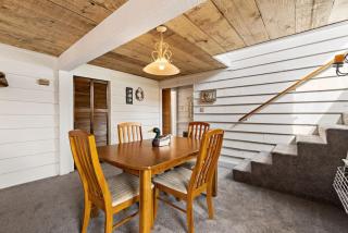 Charming Waterfront Float Home with Panoramic Lake Views - Athol - 1
