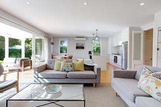 Solara Executive Villa with Air-Con and Backyard - Auckland - 5