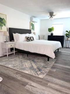 Fully Fenced With Hot tub near Siesta Key Bridge - 1