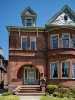 The Grand - The Nicest House in Newburgh - 4
