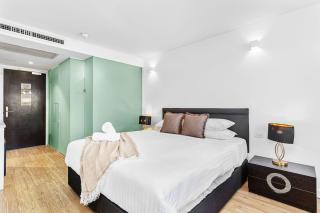 E3 Stylish Room with Work Space - Perth - 5