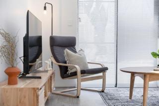 Living luxe in Yokine - King bed and FREE parking - 2