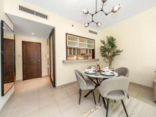 Stylish 1BR - Burj Khalifa View - 4