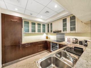 Stylish 1BR - Burj Khalifa View - 2