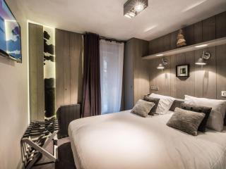 Salers : Elegant 3 pièces rénové avec grand salon et salle à manger, centre Moriond, 4/6 personnes - FR-1-563-8 - 2