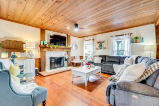 3 Mi to Marietta Square Hot Tub Haven with 2 Patios - Marietta - 7