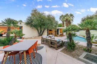 NEW - Mid-Century Modern Getaway in Palm Springs - 0