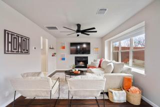 Pool, Games, King Suite 3BR Sleeps 9 - 3