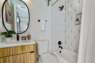 Luxury Stay Near Downtown & Airport! - Austin - 8
